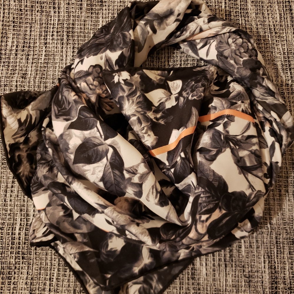 🌺🔥NEW BANANA REPUBLIC DRESSY SCARF